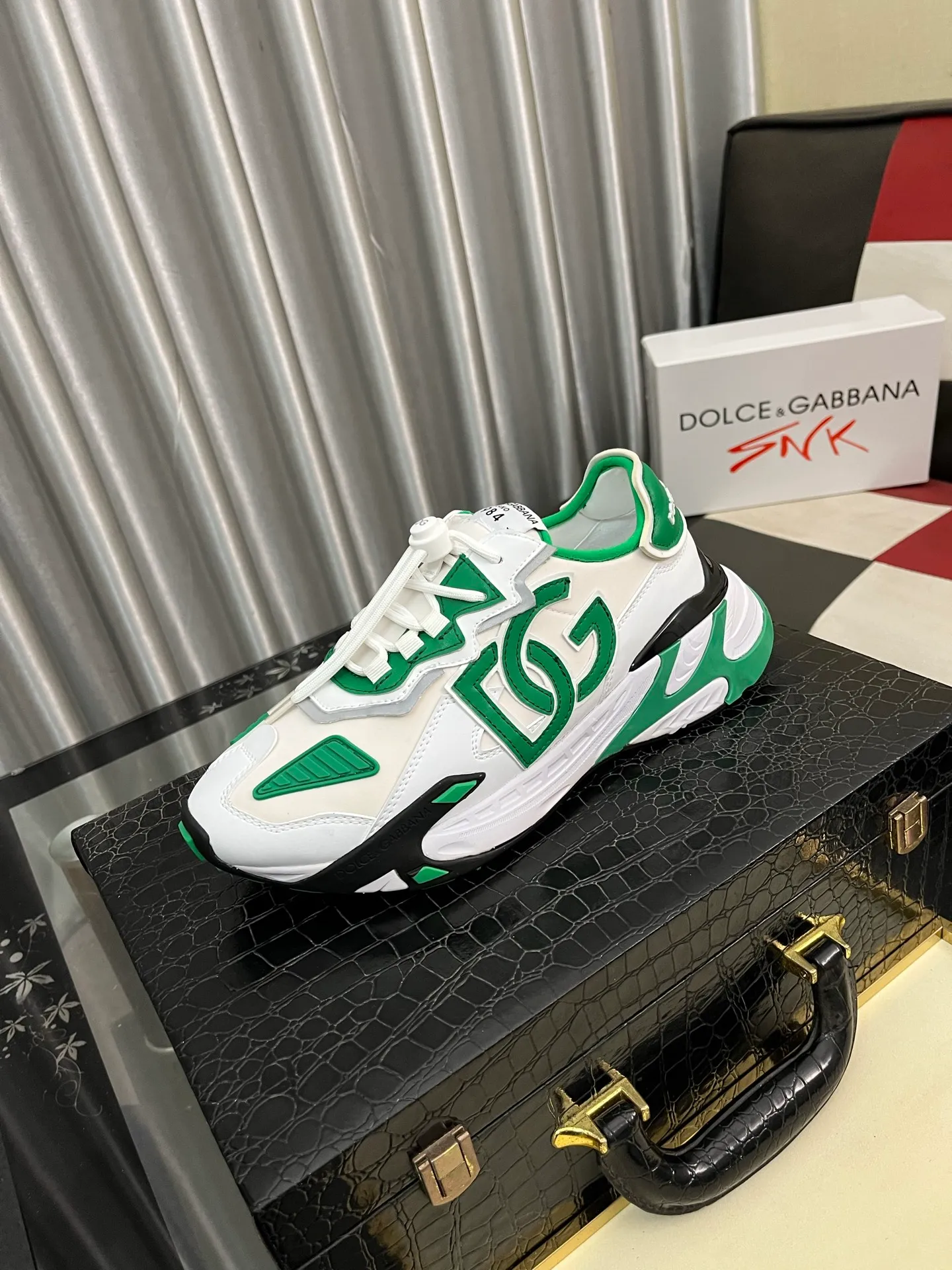 Men's shoes 💰520⌚️⌚️Dolce&Gabbana••DG✔️High-end men's sports and casual shoes. Original goods from top counters. Original imported cowhide, multi-material splicing design ➕Imported cowhide lining, cowhide feet ➕Original TPR elastic outsole.  Size: 35-46